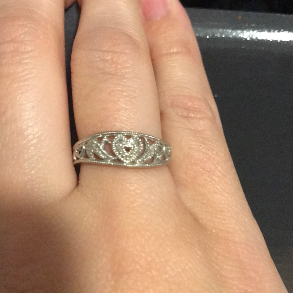 Simple heart ring